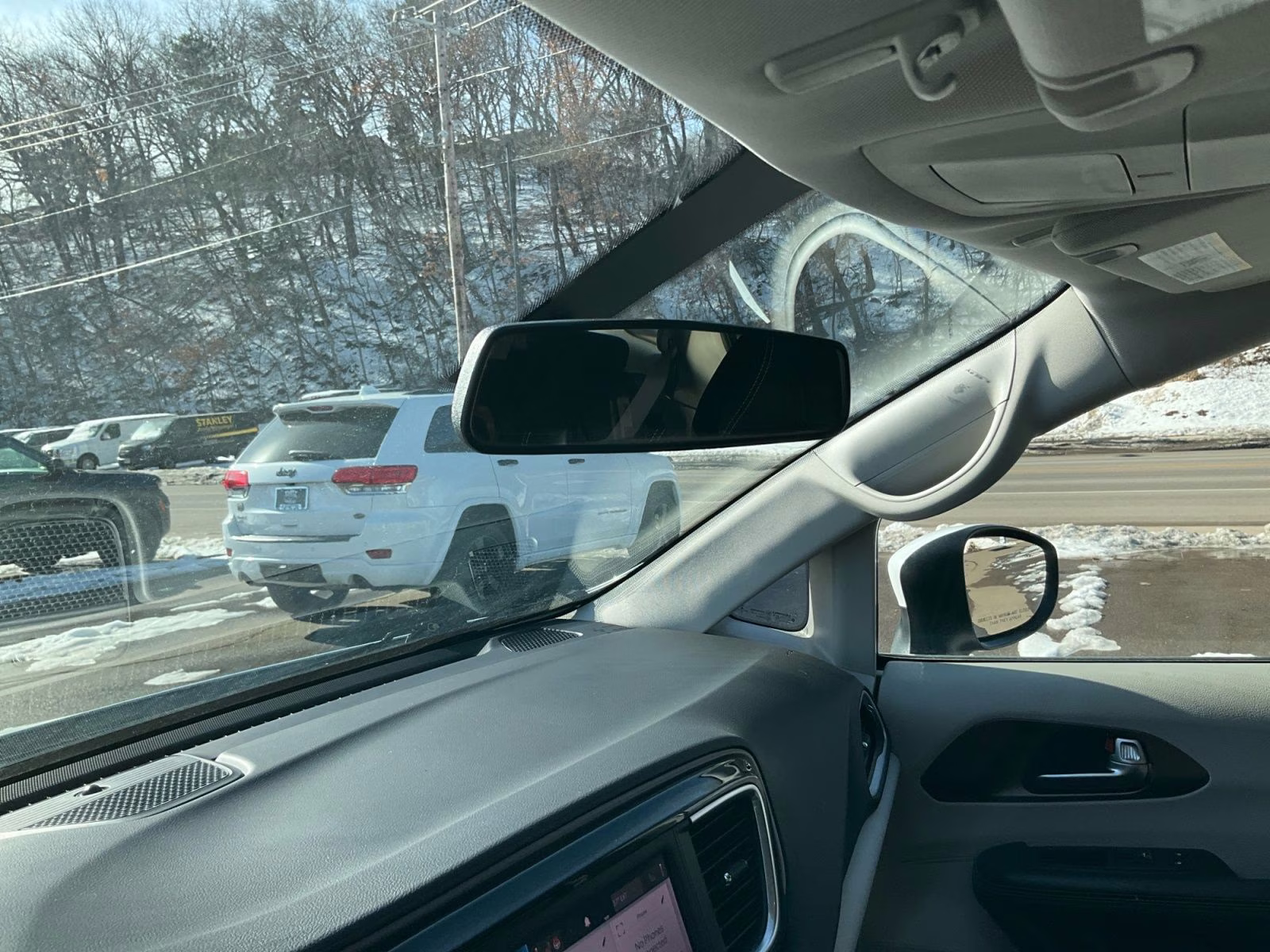 2022 Bright White Clearcoat Chrysler Voyager LX FWD Van