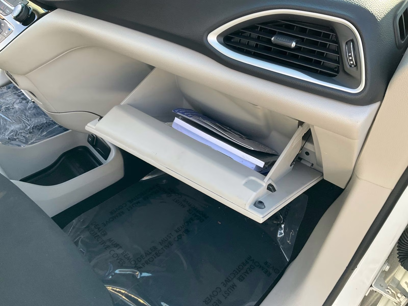 2022 Bright White Clearcoat Chrysler Voyager LX FWD Van