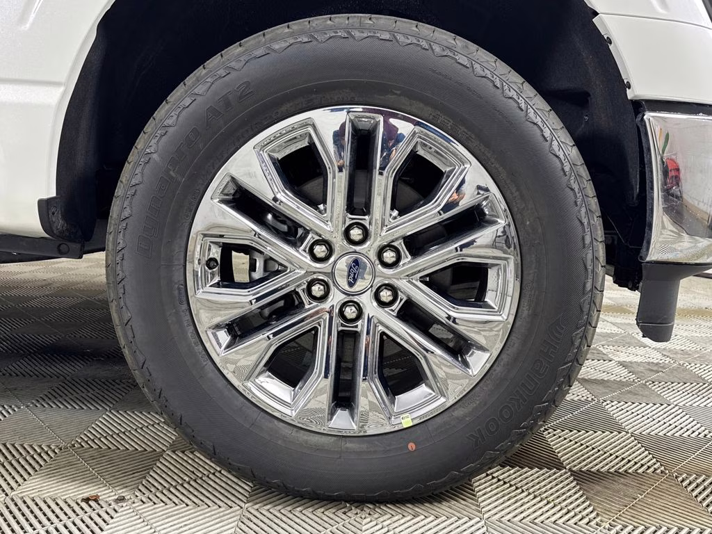 2026 Star White Metallic Tri-Coat Ford F-150 Lariat 4X4 Truck