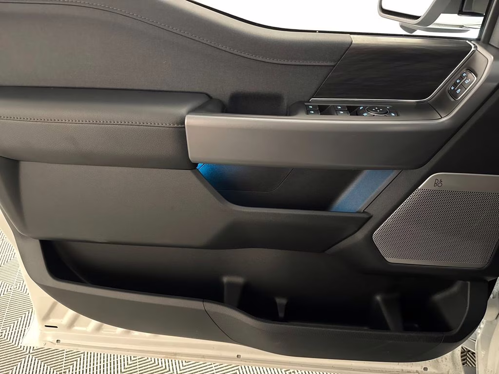 2026 Star White Metallic Tri-Coat Ford F-150 Lariat 4X4 Truck