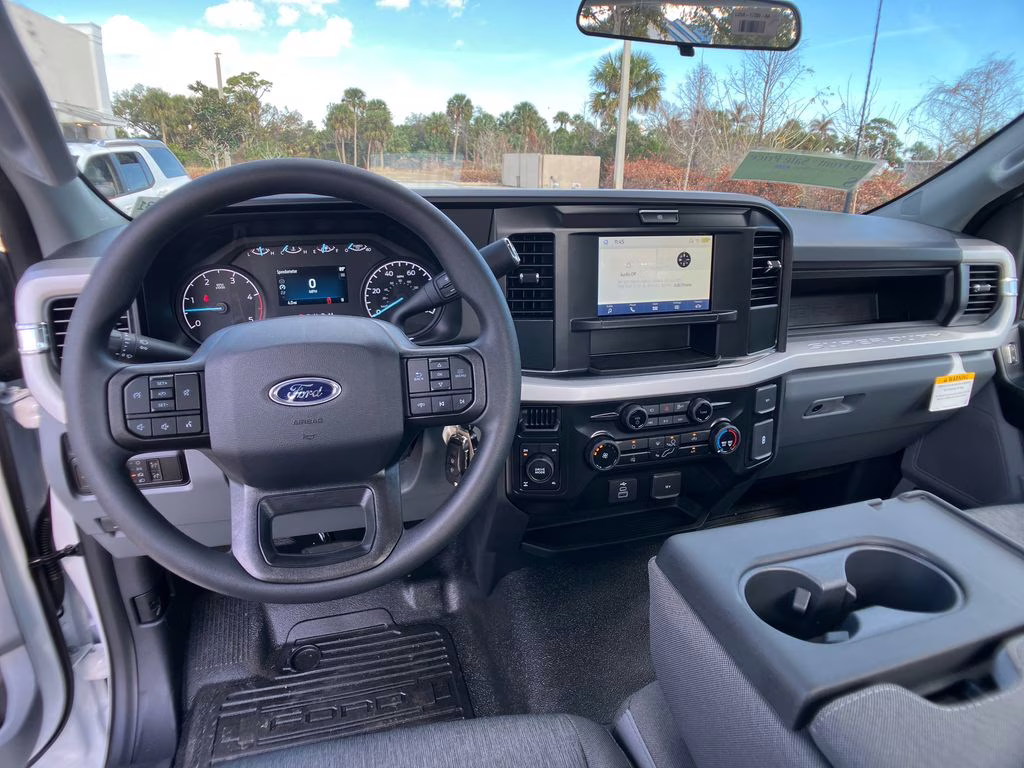 2026 Oxford White Ford Super Duty F-350 SRW XL 4X4 Truck