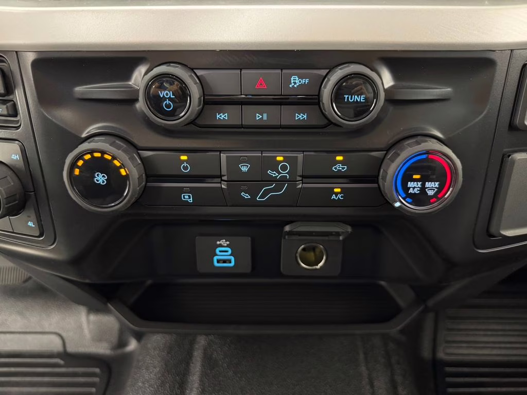 2026 Oxford White Ford Super Duty F-350 SRW XL 4X4 Truck