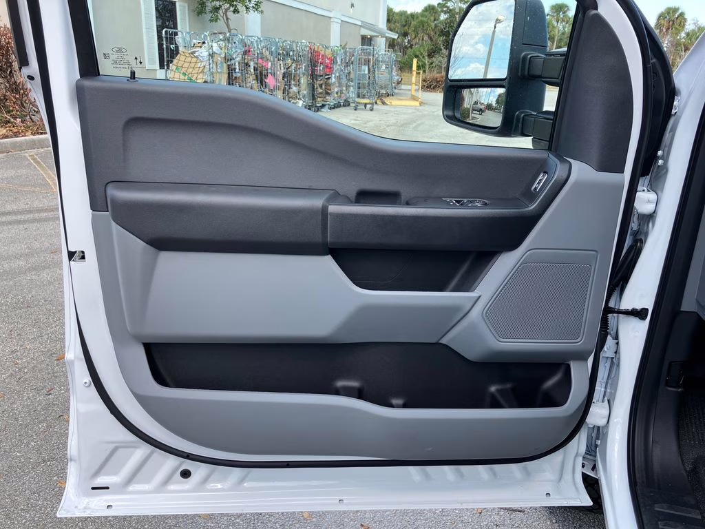 2026 Oxford White Ford Super Duty F-350 SRW XL 4X4 Truck