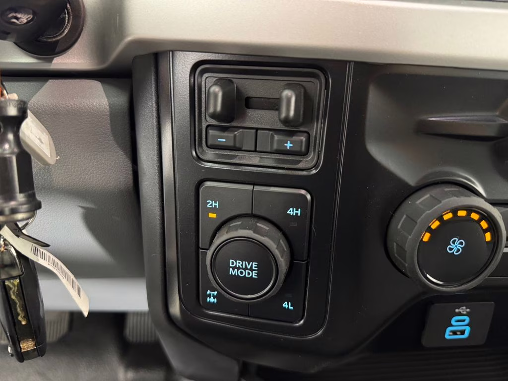 2026 Oxford White Ford Super Duty F-350 SRW XL 4X4 Truck