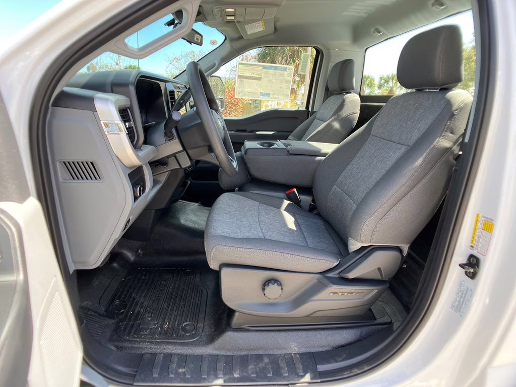 2026 Oxford White Ford Super Duty F-350 SRW XL 4X4 Truck