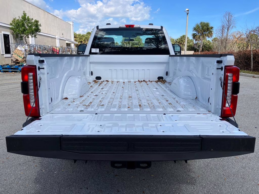 2026 Oxford White Ford Super Duty F-350 SRW XL 4X4 Truck