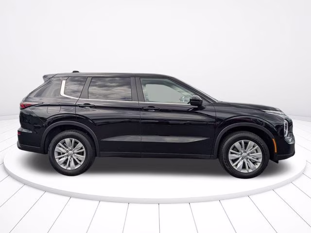2026 Labrador Black Pearl Mitsubishi Outlander ES FWD SUV