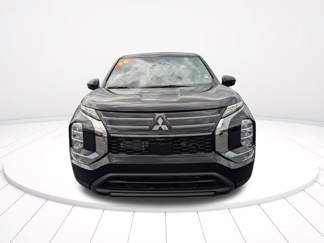 2026 Labrador Black Pearl Mitsubishi Outlander ES FWD SUV