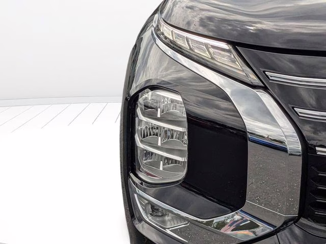 2026 Labrador Black Pearl Mitsubishi Outlander ES FWD SUV