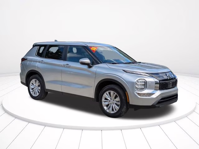 2026 Alloy Silver Metallic Mitsubishi Outlander ES AWD SUV