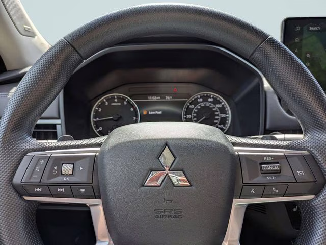 2026 Alloy Silver Metallic Mitsubishi Outlander ES AWD SUV