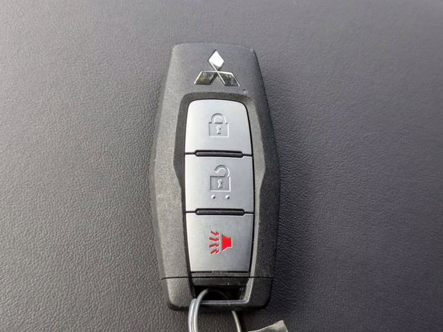 2026 Alloy Silver Metallic Mitsubishi Outlander ES AWD SUV