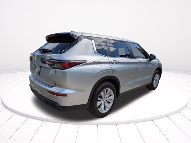 2026 Alloy Silver Metallic Mitsubishi Outlander ES AWD SUV