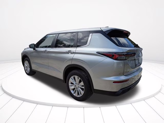 2026 Alloy Silver Metallic Mitsubishi Outlander ES AWD SUV