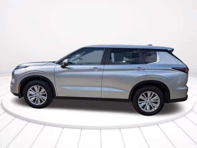 2026 Alloy Silver Metallic Mitsubishi Outlander ES AWD SUV