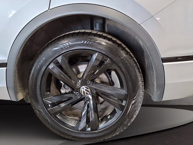 2023 Silver Metallic Volkswagen Tiguan 2.0T SE R-Line Black AWD SUV