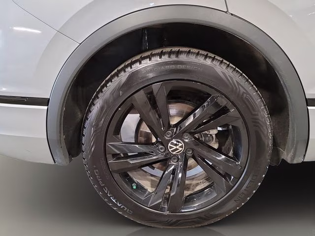 2023 Silver Metallic Volkswagen Tiguan 2.0T SE R-Line Black AWD SUV