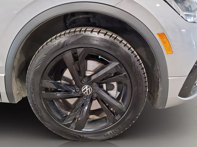 2023 Silver Metallic Volkswagen Tiguan 2.0T SE R-Line Black AWD SUV