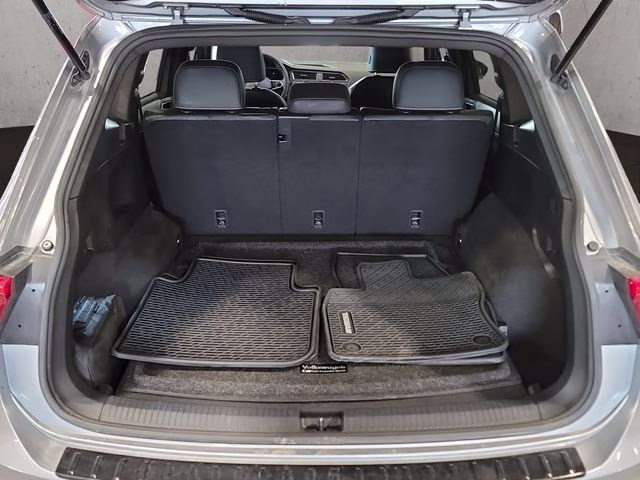 2023 Silver Metallic Volkswagen Tiguan 2.0T SE R-Line Black AWD SUV