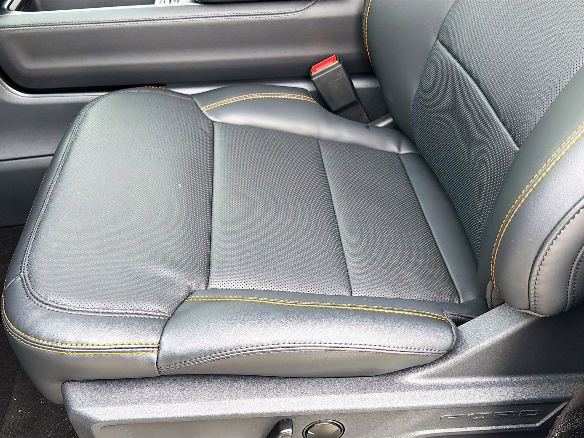 2026 Star White Metallic Tri-Coat Ford Expedition Tremor 4X4 SUV