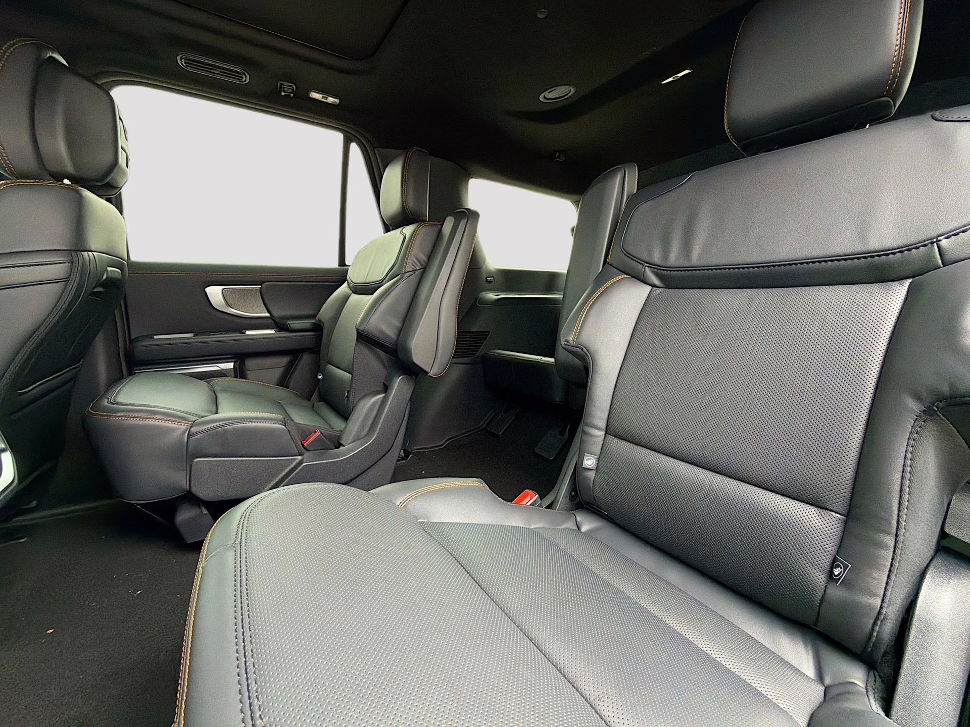 2026 Star White Metallic Tri-Coat Ford Expedition Tremor 4X4 SUV