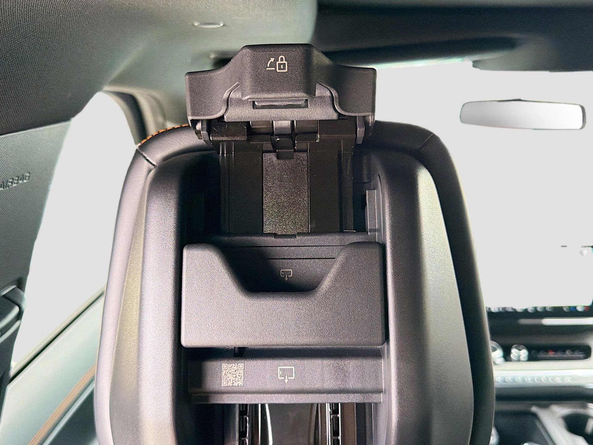 2026 Star White Metallic Tri-Coat Ford Expedition Tremor 4X4 SUV