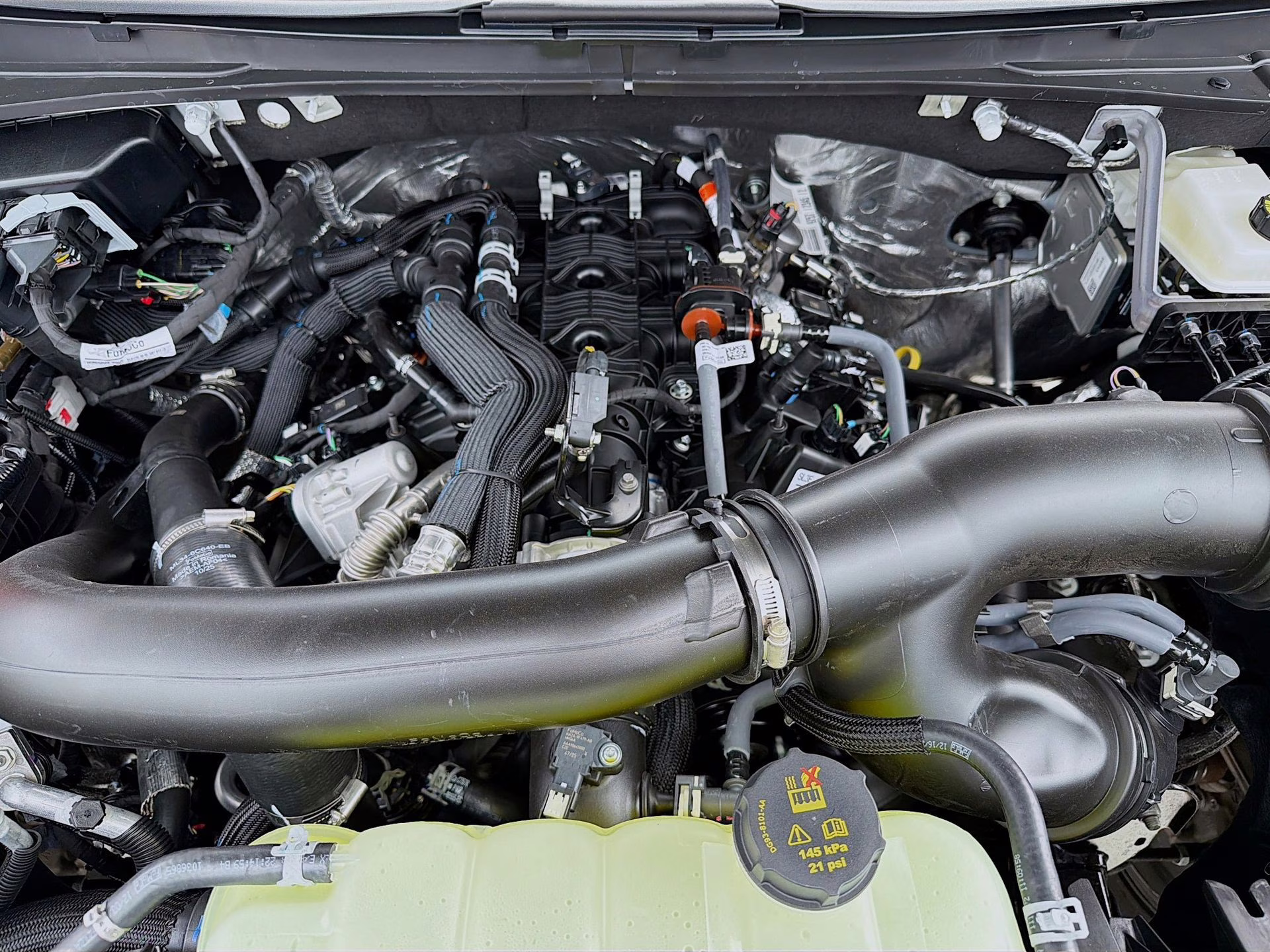 2026 Star White Metallic Tri-Coat Ford Expedition Tremor 4X4 SUV