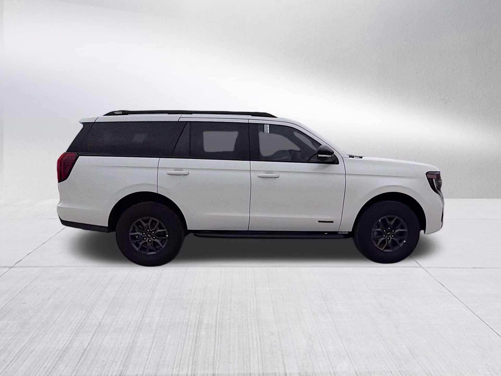 2026 Star White Metallic Tri-Coat Ford Expedition Tremor 4X4 SUV