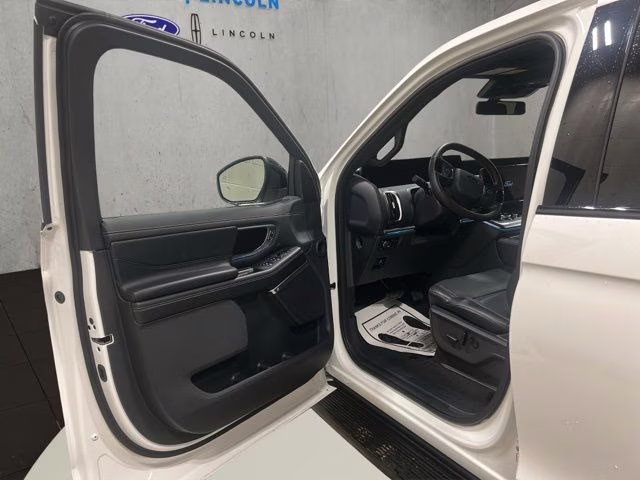 2026 Star White Metallic Tri-Coat Ford Expedition Max Platinum 4X4 SUV