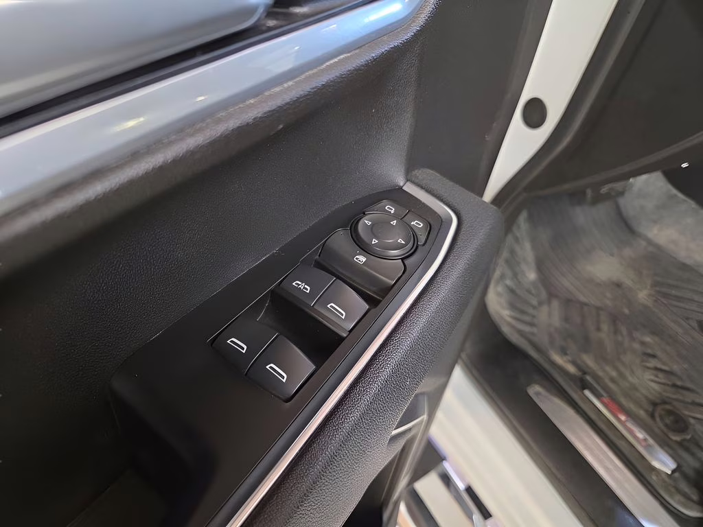 2025 Summit White Chevrolet Silverado 1500 LT 4X4 Truck