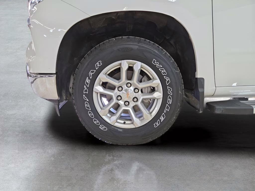 2025 Summit White Chevrolet Silverado 1500 LT 4X4 Truck