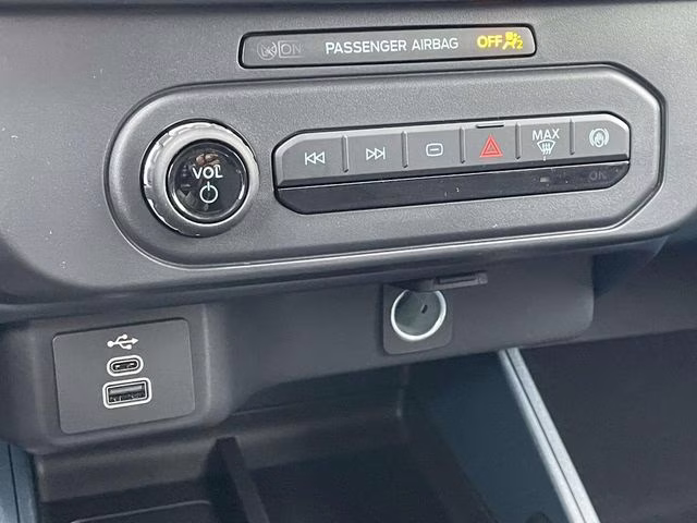 2026 White Metallic Ford Maverick XL FWD Truck