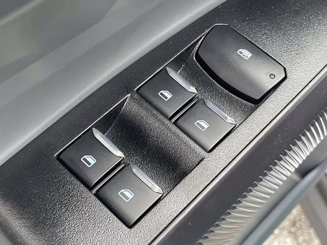 2026 White Metallic Ford Maverick XL FWD Truck