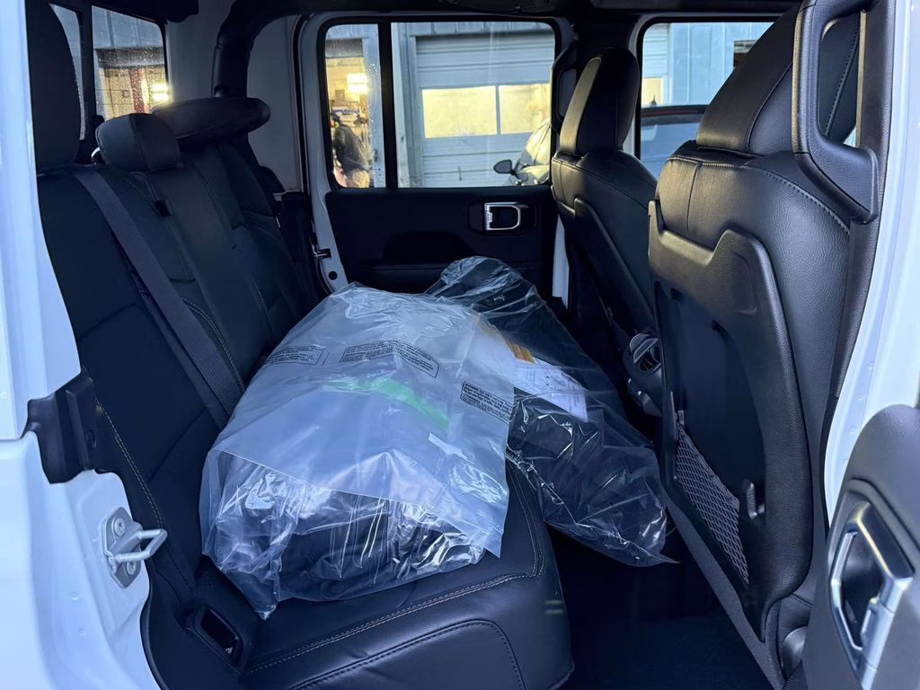 2026 Bright White Clearcoat Jeep Gladiator Sahara 4X4 Truck