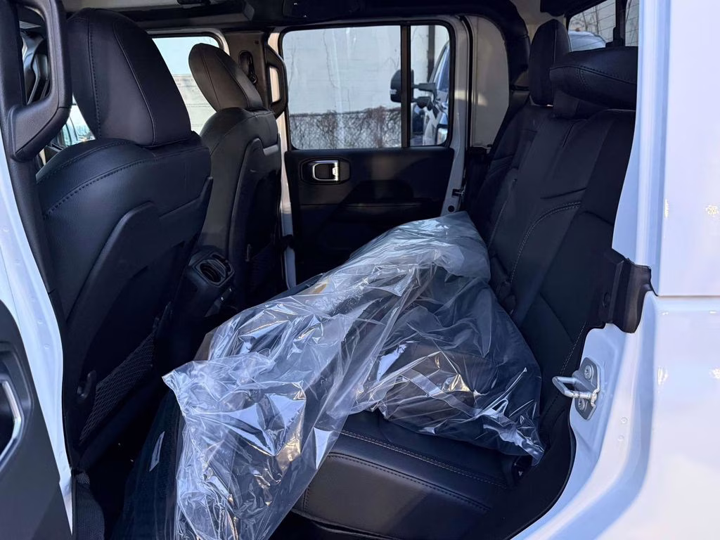 2026 Bright White Clearcoat Jeep Gladiator Sahara 4X4 Truck