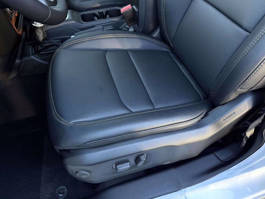 2026 Bright White Clearcoat Jeep Gladiator Sahara 4X4 Truck