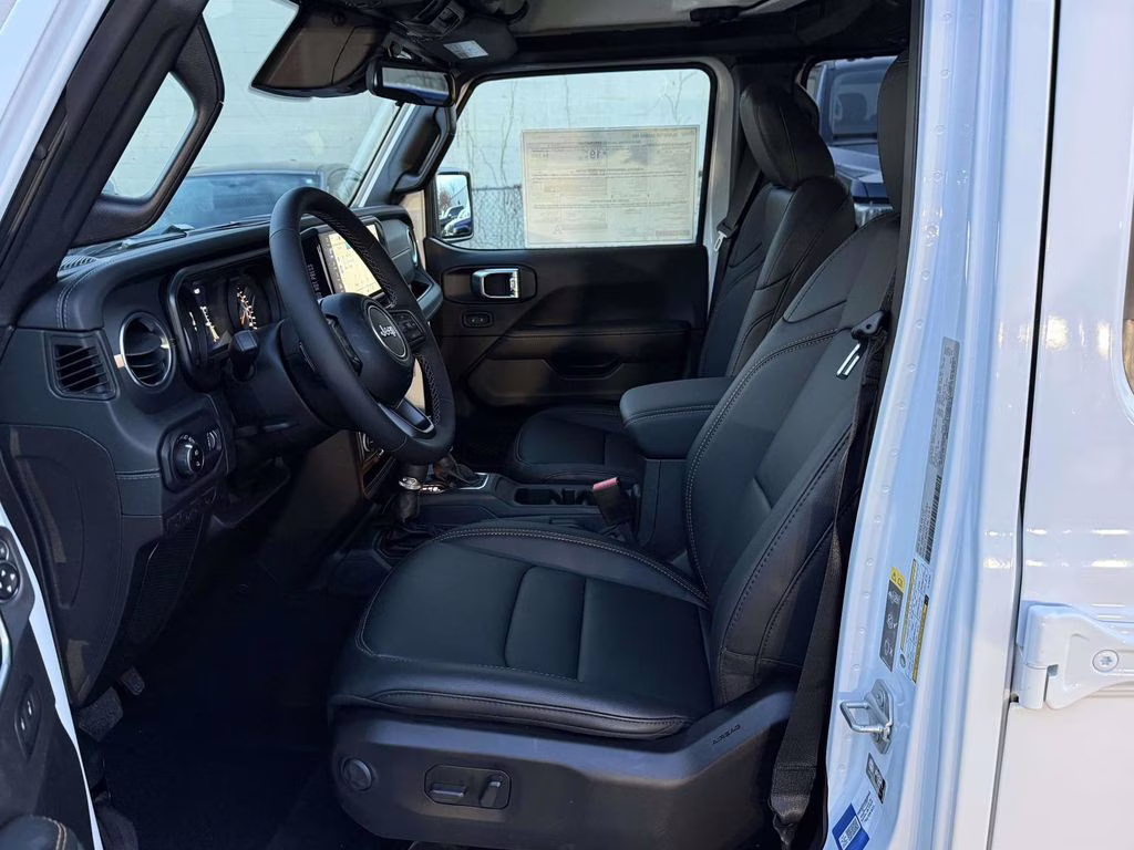 2026 Bright White Clearcoat Jeep Gladiator Sahara 4X4 Truck