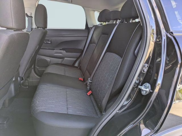 2025 Labrador Black Pearl Mitsubishi Outlander Sport 2.0 ES 4X4 SUV