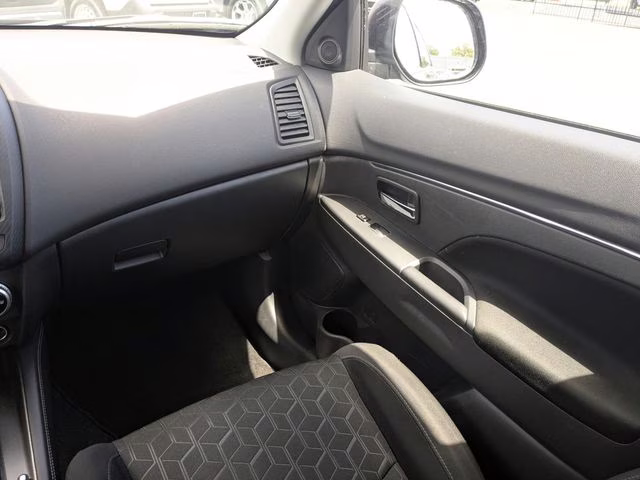 2025 Labrador Black Pearl Mitsubishi Outlander Sport 2.0 ES 4X4 SUV