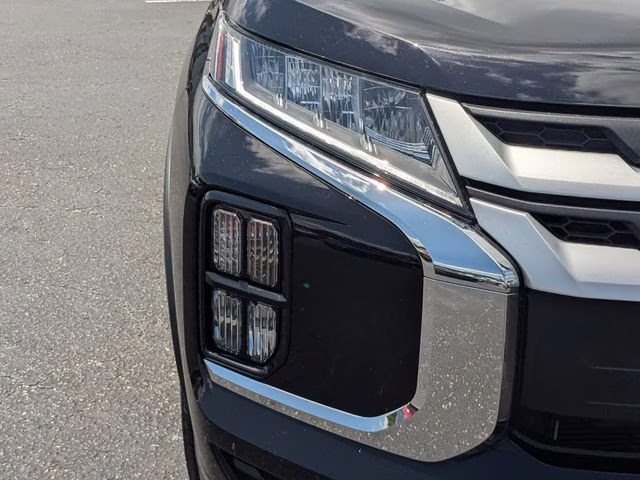 2025 Labrador Black Pearl Mitsubishi Outlander Sport 2.0 ES 4X4 SUV