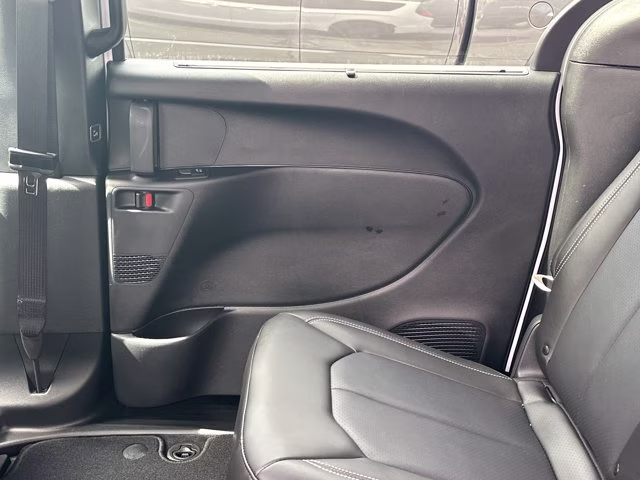 2026 Bright White Clearcoat Chrysler Pacifica Select FWD Van