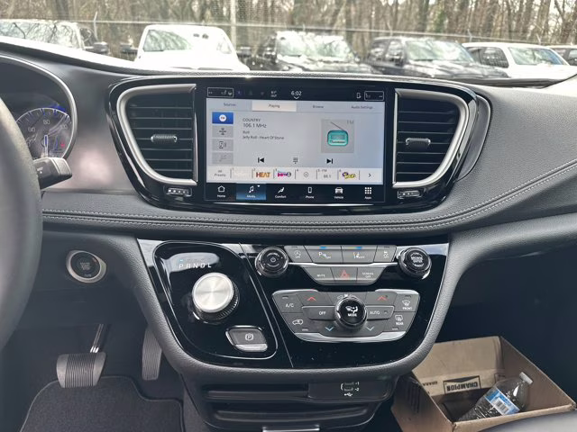 2026 Bright White Clearcoat Chrysler Pacifica Select FWD Van