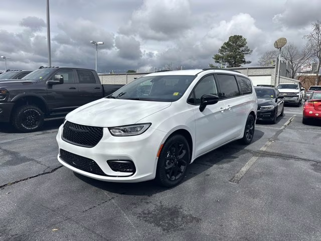 2026 Bright White Clearcoat Chrysler Pacifica Select FWD Van
