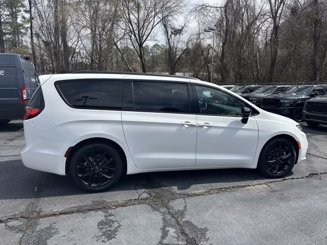 2026 Bright White Clearcoat Chrysler Pacifica Select FWD Van