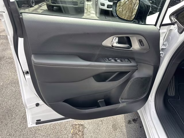 2026 Bright White Clearcoat Chrysler Pacifica Select FWD Van