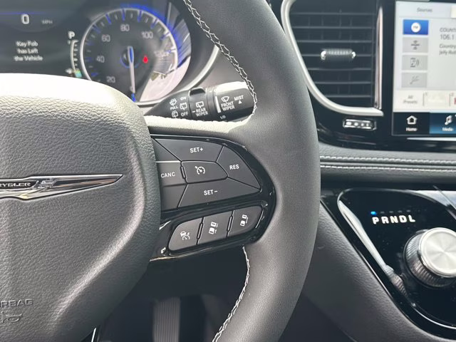 2026 Bright White Clearcoat Chrysler Pacifica Select FWD Van