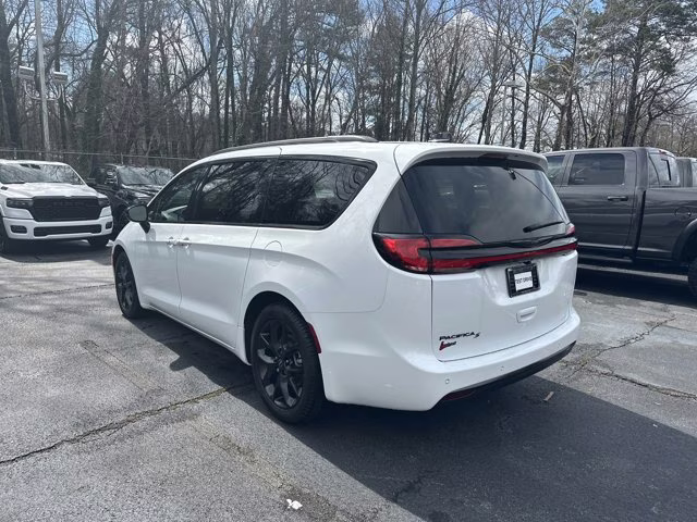 2026 Bright White Clearcoat Chrysler Pacifica Select FWD Van