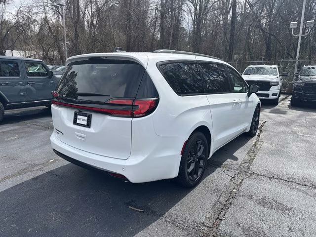 2026 Bright White Clearcoat Chrysler Pacifica Select FWD Van
