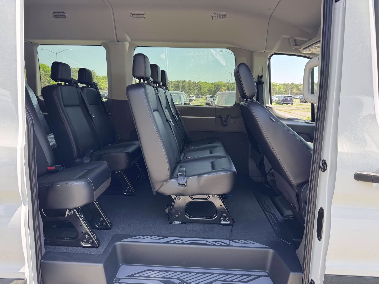 2026 Oxford White Ford Transit Passenger Wagon T-350 148 Med Roof XL RWD RWD Van