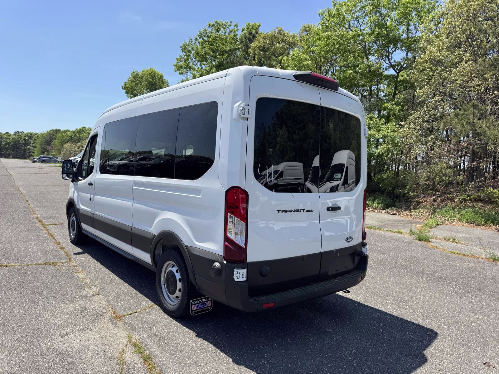 2026 Oxford White Ford Transit Passenger Wagon T-350 148 Med Roof XL RWD RWD Van